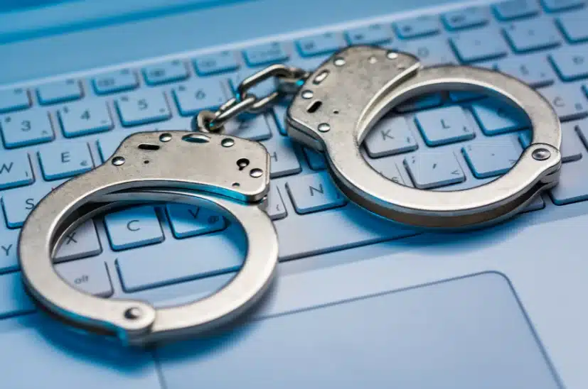 قضايا الجرائم الإلكترونية فوركس